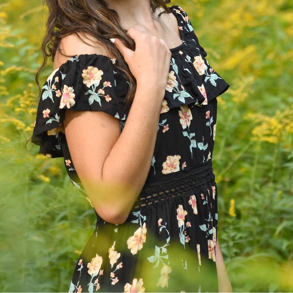 Black sundress with yellow flowers - Picture 4 of 6